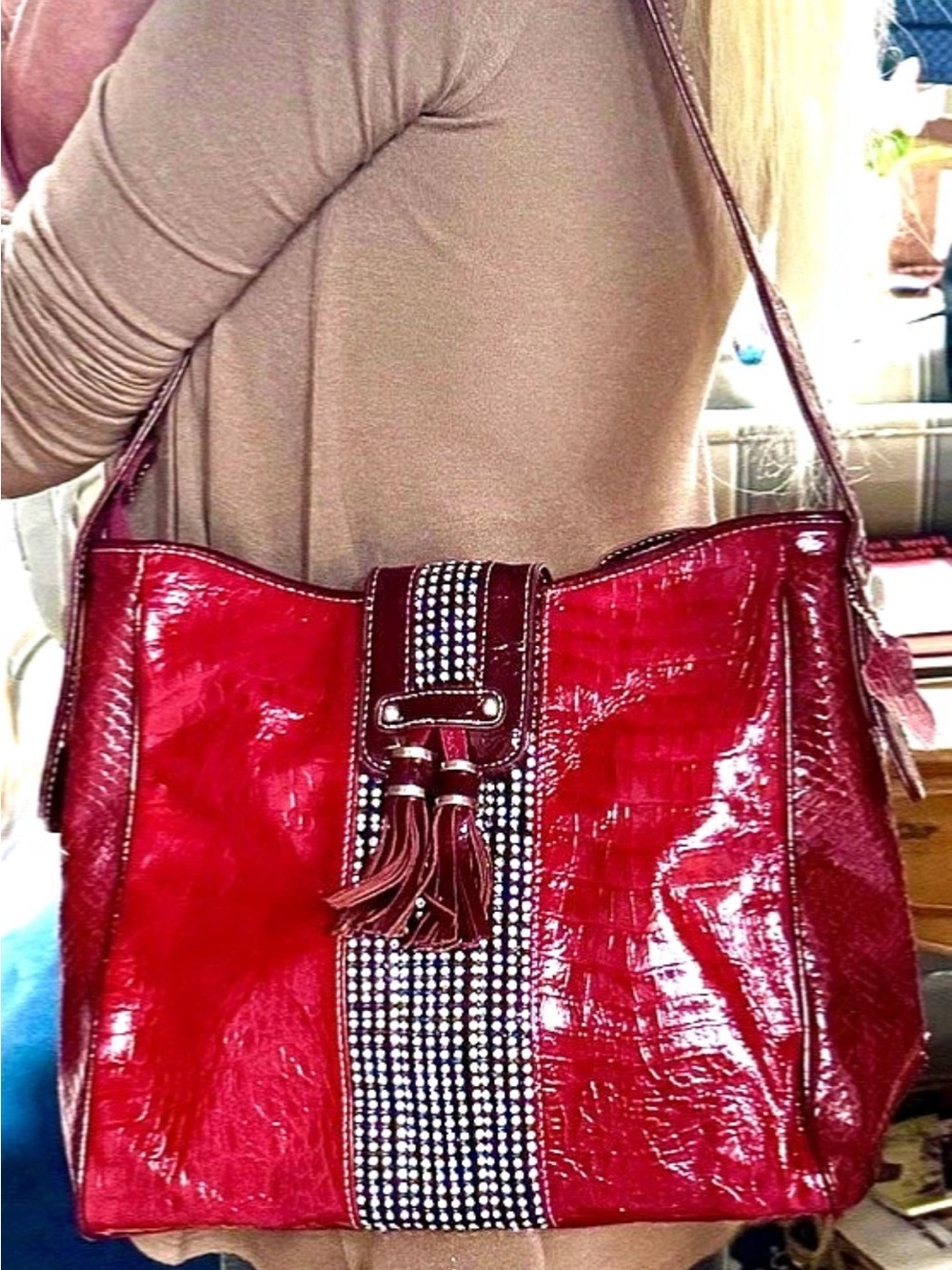 ♥️M.C.♥️ VTG PATENT LEATHER CROC EMBOSSED BLING TASSEL POCKETS SHOULDER BAG